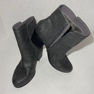 Aerosoles Grey Leather Booties (Size 6)